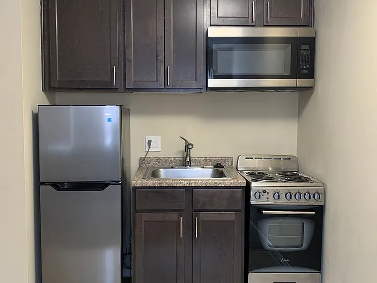 151 E Dekora St — Photo 2