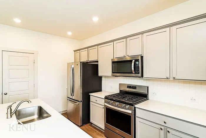 4 bed, 2.0 bath, 1741 sqft, $2,095 — Photo 3