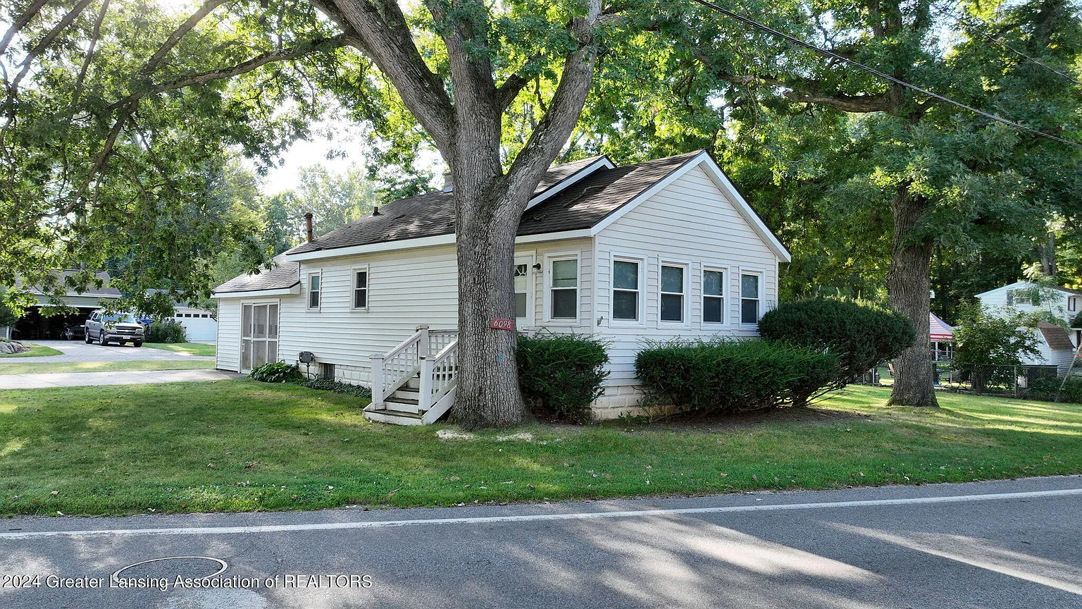 6098 E Lake Dr photo 1
