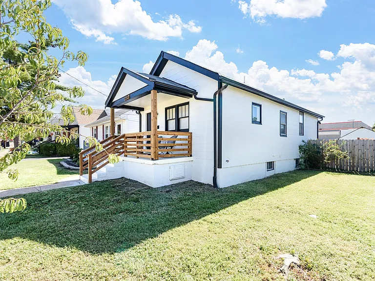 6026 Scanlan Ave — Photo 32