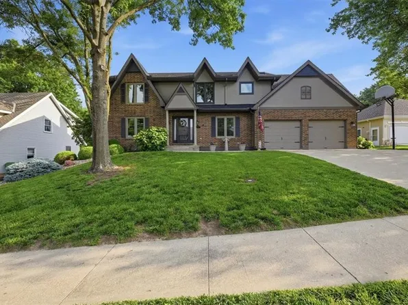 1208 Tanglewood St, Leavenworth, KS 66048
