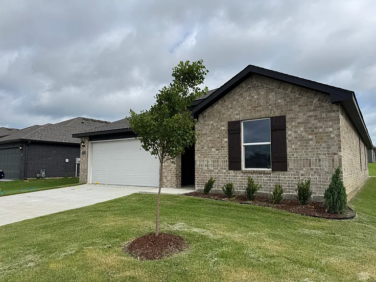 2114 E Toledo St — Photo 2
