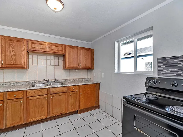 732 W Southgate Ave #2 — Photo 4