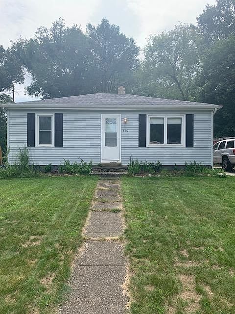 2nd image of 810 Drury Ln