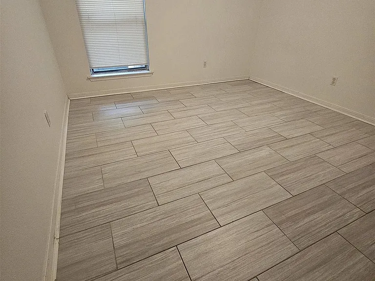 8380 Country Walk Dr #B — Photo 15