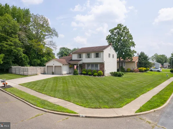1 Charter Oak Pl, Clementon, NJ 08021