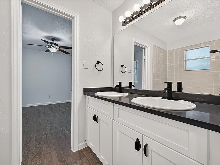 7407 Cortes Dr — Photo 18
