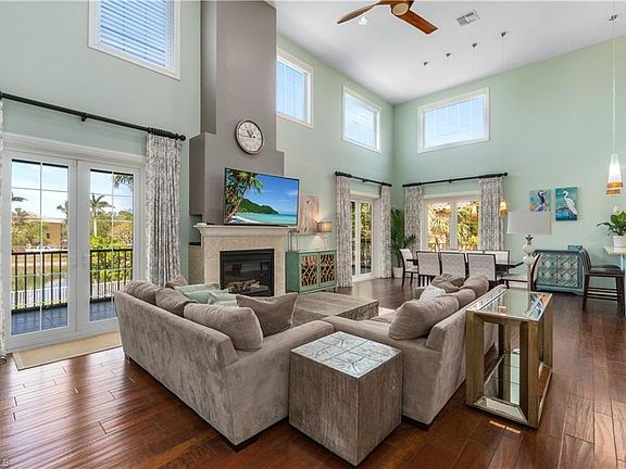 2nd image of 207 San Mateo DR
