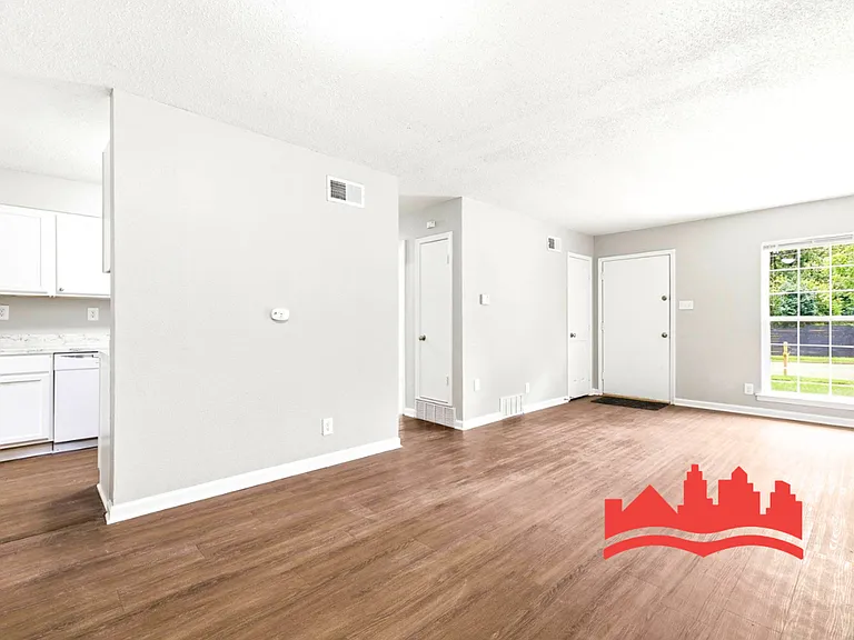2348 Millbrook Ave — Photo 9