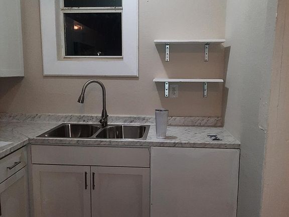 5th image of 3910 SE 17th Ave APT 2