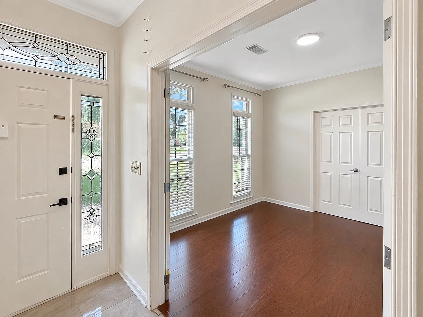 3 bed, 2333 sqft, $2,250 — Photo 2
