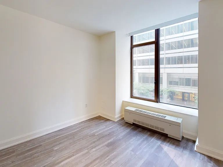 10 Hanover Square — Photo 104