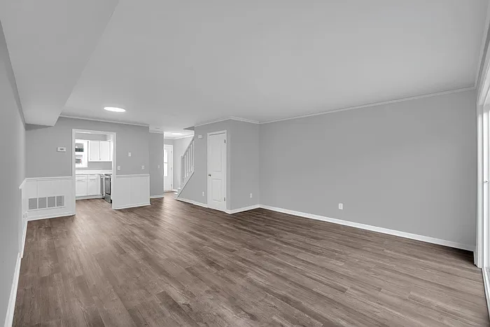 100 Lynn Cir #J — Photo 6
