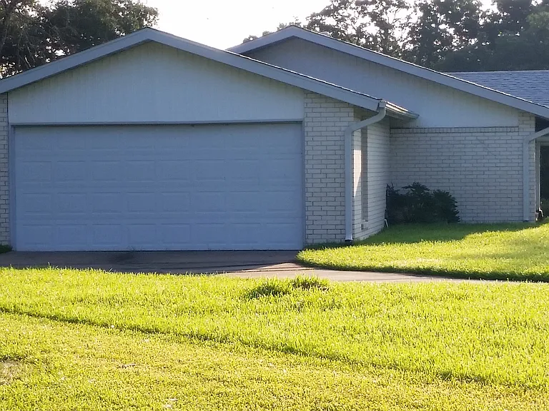 1301 Haines Dr — Photo 3