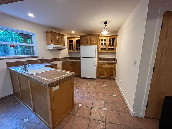 4th image of 17400 32nd Ave NE #1