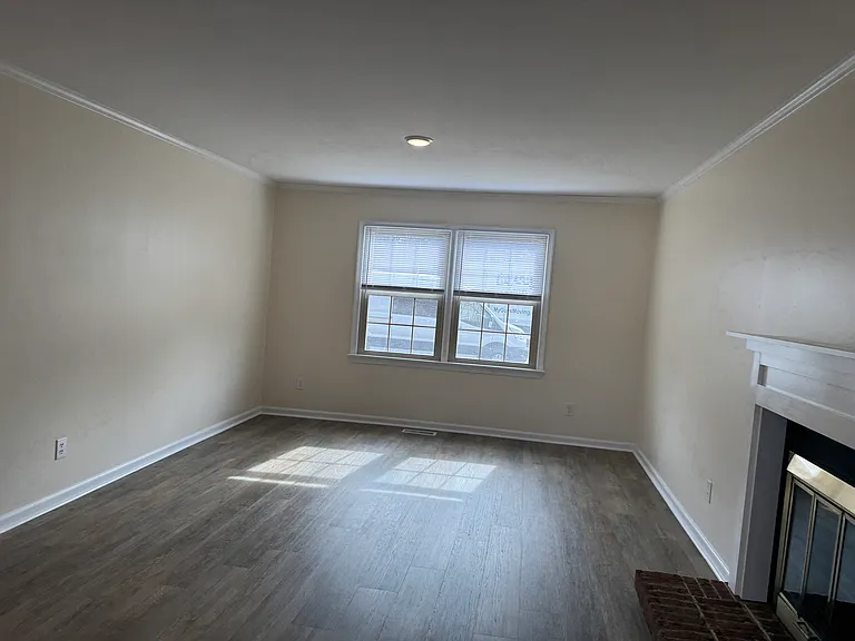 403 Old Lakeside Dr — Photo 3