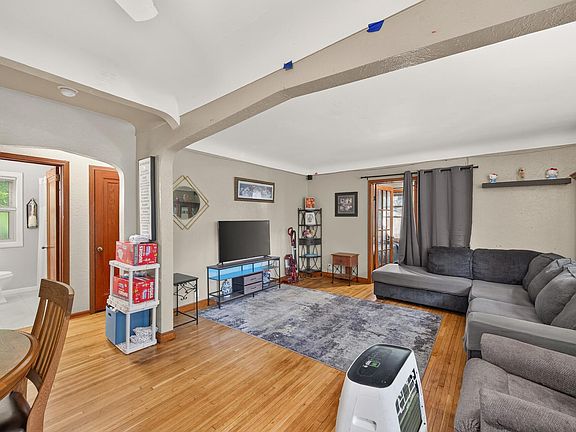 2nd image of 404 1st Ave S