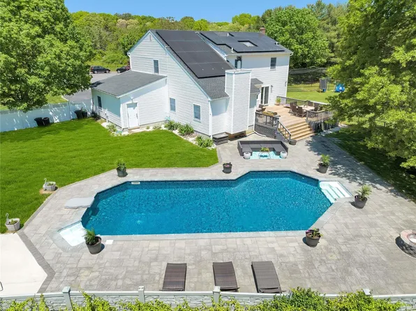 20 Long Road, Manorville, NY 11949