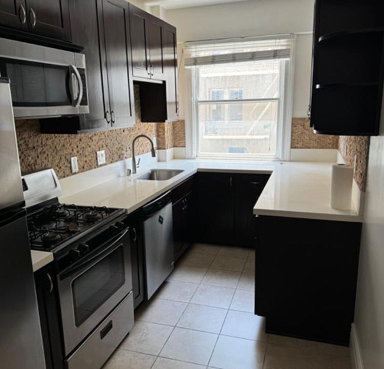 1st image of 1000 Powell St APT 24