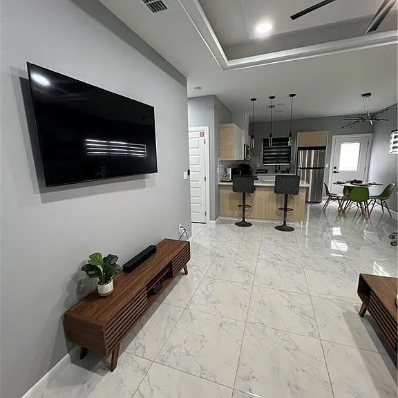 1421 Iris Ave #1 — Photo 3