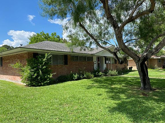 3rd image of 934 Coral Pl