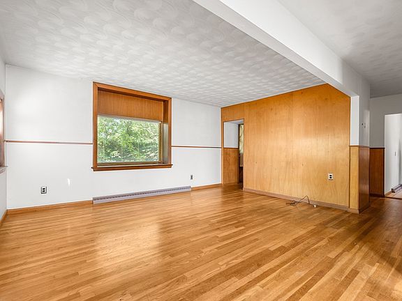 4th image of 131 Altamont Ave