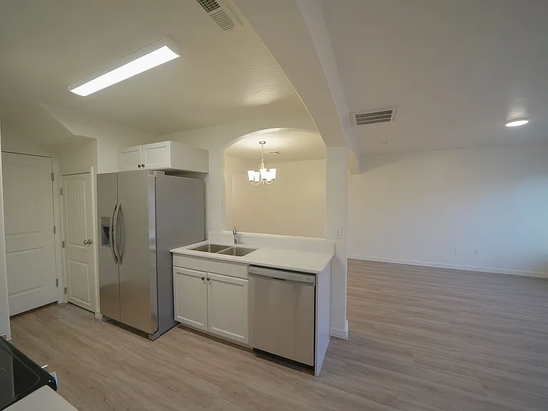 1000 E Bluffview Dr #115 — Photo 10