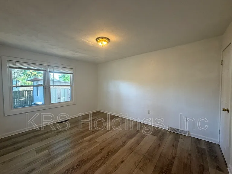 903 Freedom Ave — Photo 7