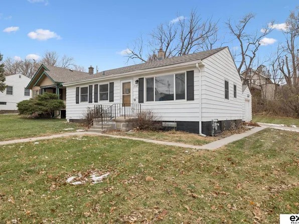 2102 S 49th St, Omaha, NE 68106