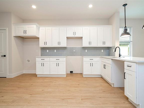 4th image of 423 E 13TH STREET