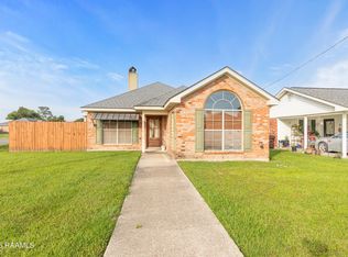 220 Ophelia St, Breaux Bridge, LA 70517