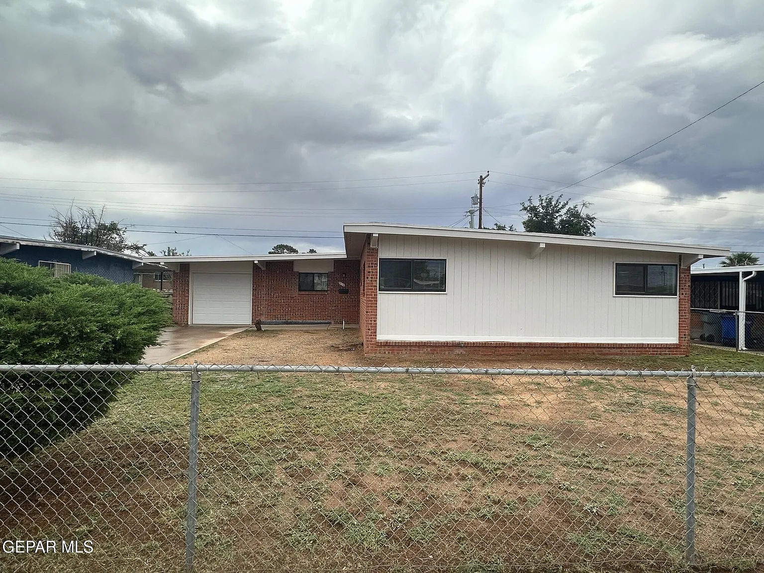 3 bed, 2.0 bath, 1441 sqft, $1,350 — Photo 2