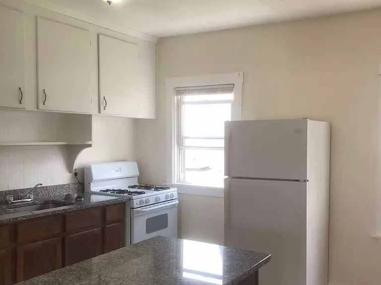 118 Seabury St Unit 2N Fall River Centrally Located 3 Bed/1 Bath — Photo 3