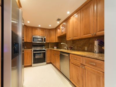 100 Bayview Dr APT 917, Sunny Isles Beach, FL, 33160