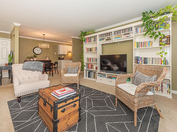 5th image of 725 Randolph St APT 218