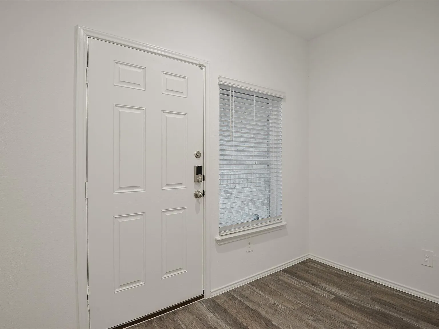 4 bed, 2.5 bath, 2182 sqft, $2,500 — Photo 4