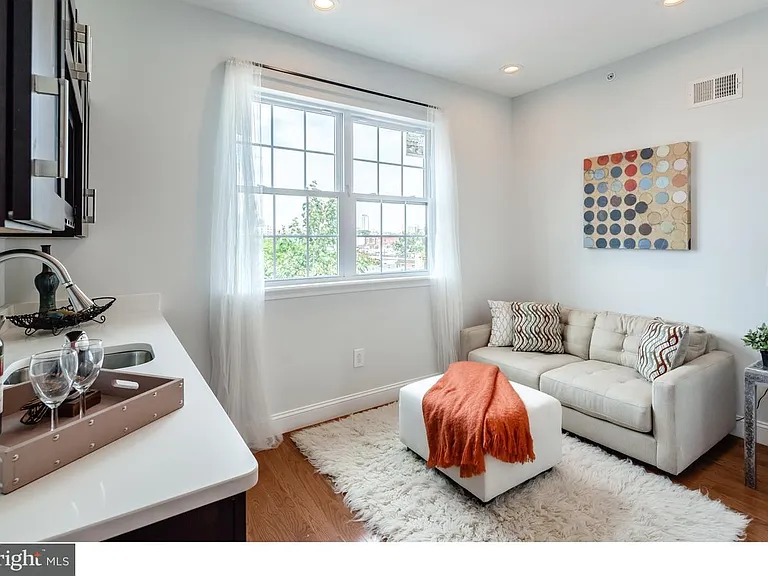 1537 Dickinson St — Photo 22