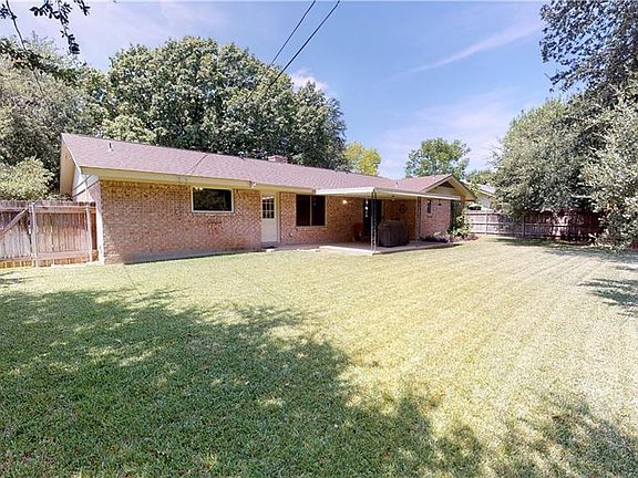 4th image of 2101 Westwood Ln