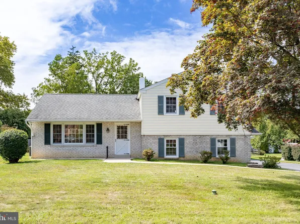 400 Falcon Ln, West Chester, PA 19382