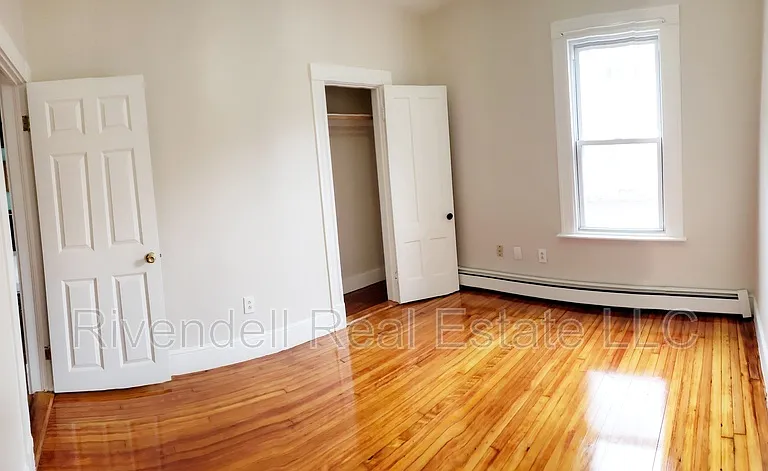 330 Valley St — Photo 5