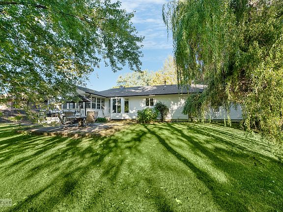 This fantastic backyard offers plenty of space for your outdoor enjoyment~There's a great patio for 