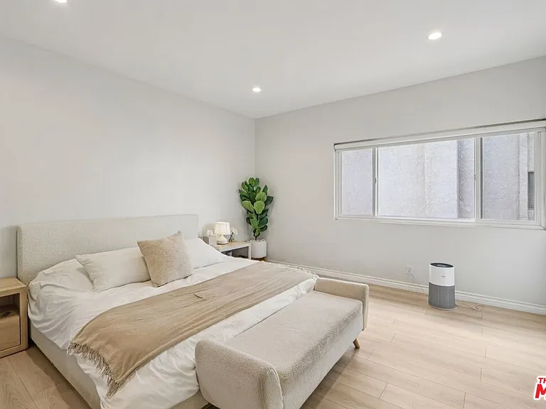 5139 Balboa Blvd #2 — Photo 14