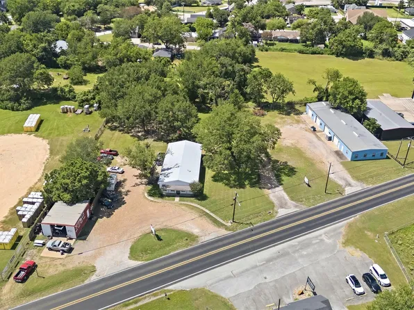 1301 Highway 105, Brenham, TX 77833