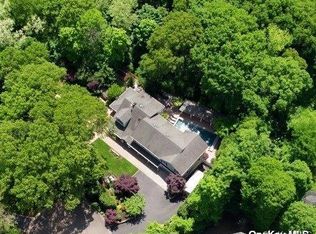 32 Jaegger Dr, Glen Head, NY 11545