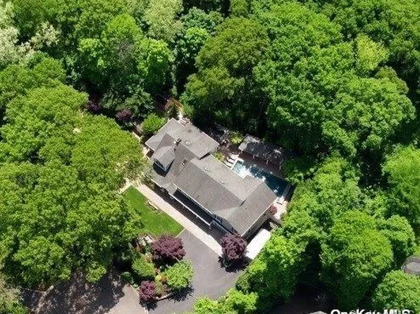 32 Jaegger Drive, Old Brookville, NY 11545