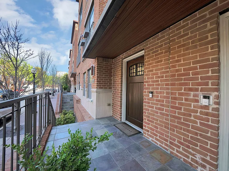 2420 Hugo St #3 — Photo 3