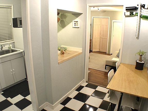 eat in kitchen/breakfast nook with pass through