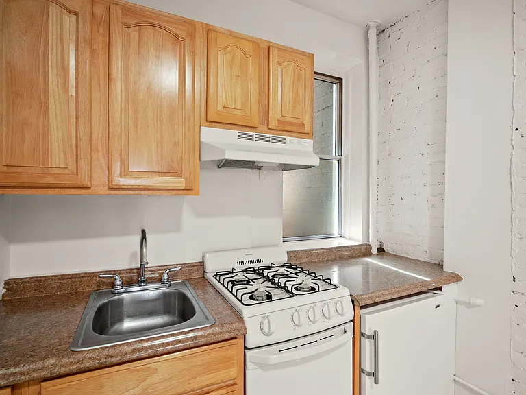 448 W 54th St #5B — Photo 7