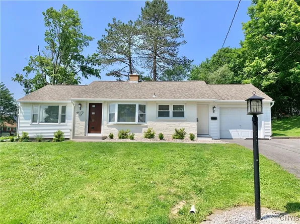 17 Benton Cir, Utica, NY 13501