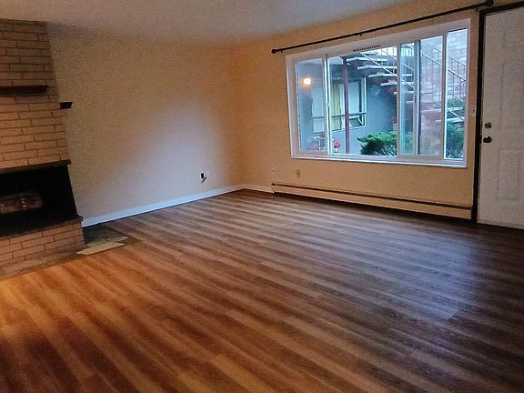 4th image of 12025 32nd Ave NE #1